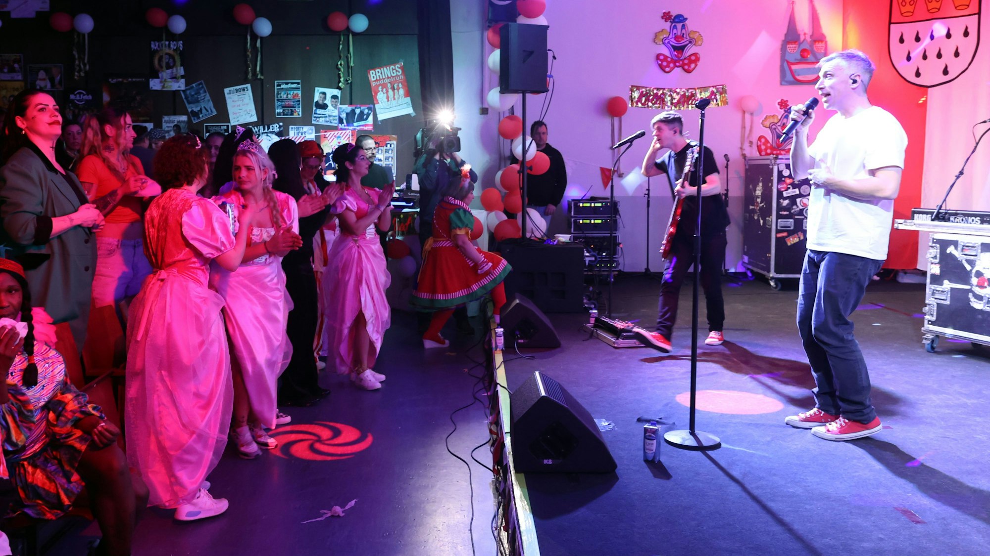 Kasalla bei der Karnevalssitzung in der JVA Köln.