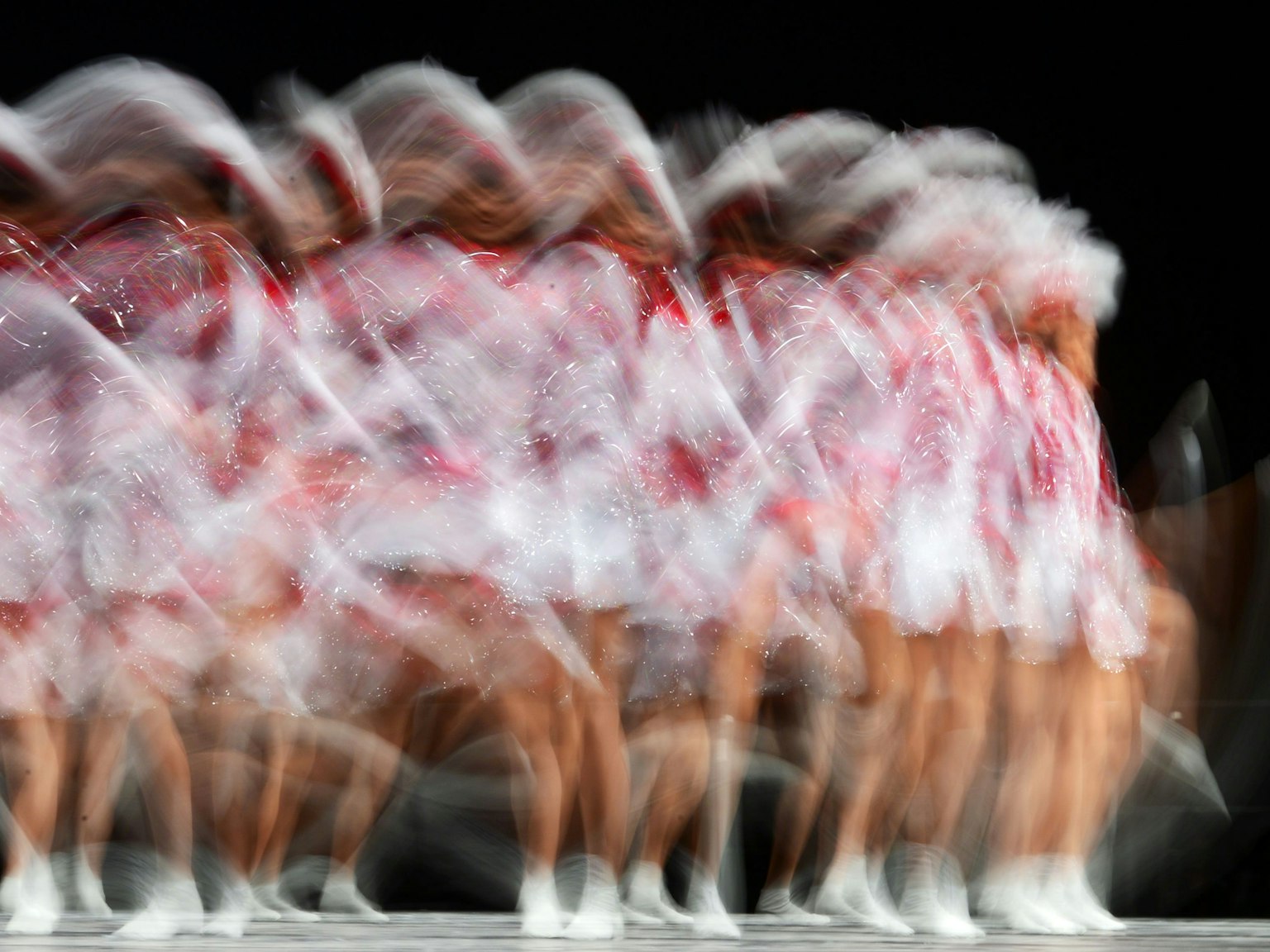 Eine Tanzsportgarde bei einem Auftritt an Karneval.