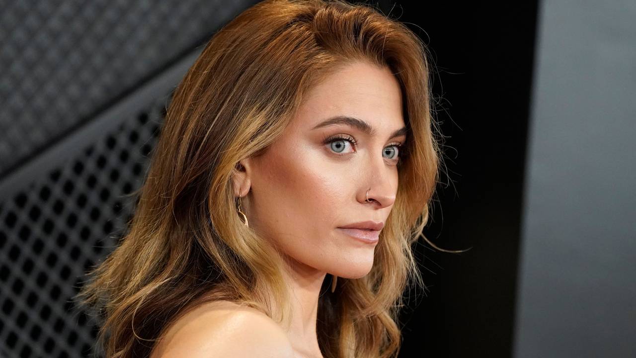 Paris Jackson posiert für Fotos vor den Grammys 2024