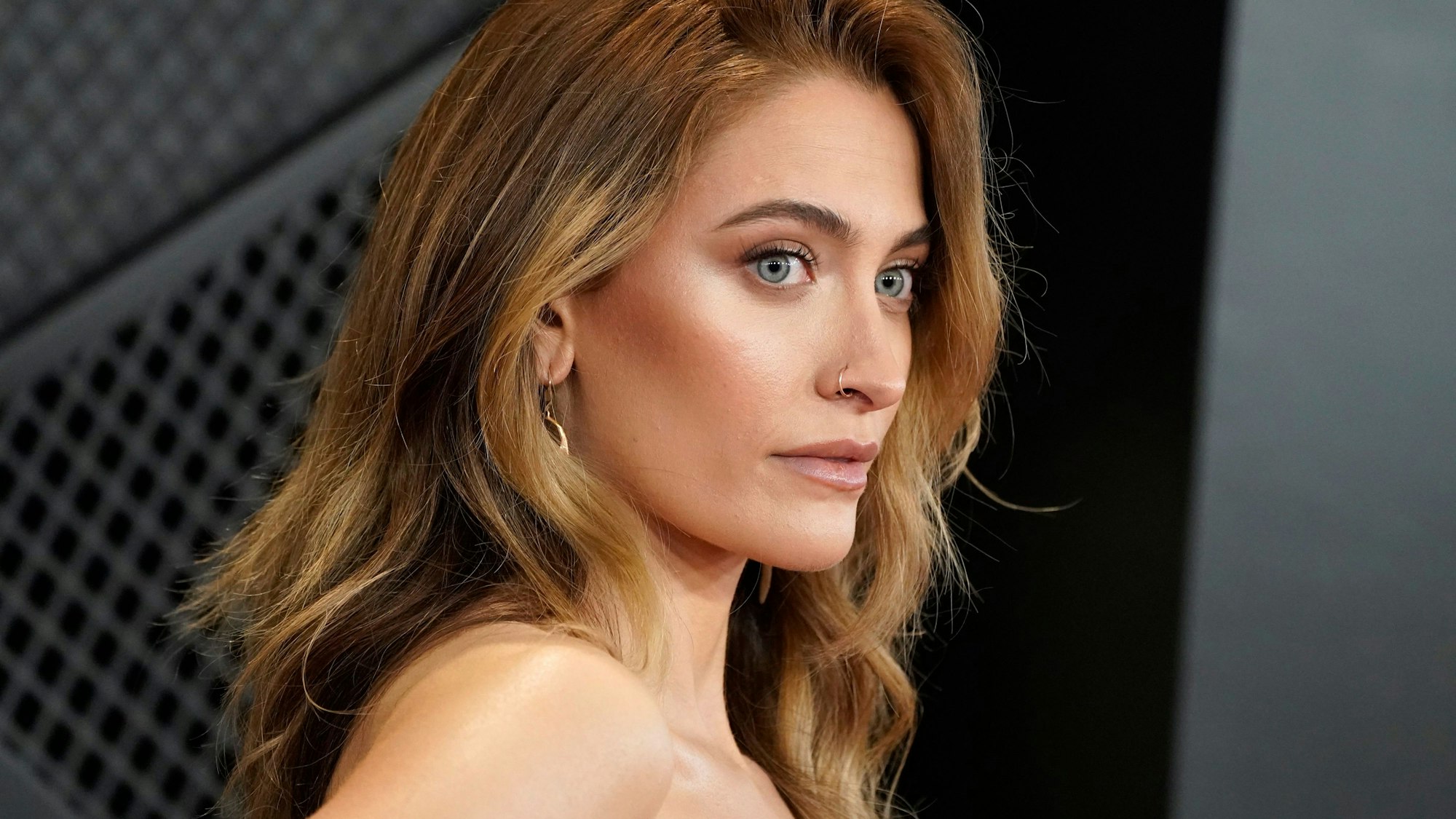 Paris Jackson posiert für Fotos vor den Grammys 2024