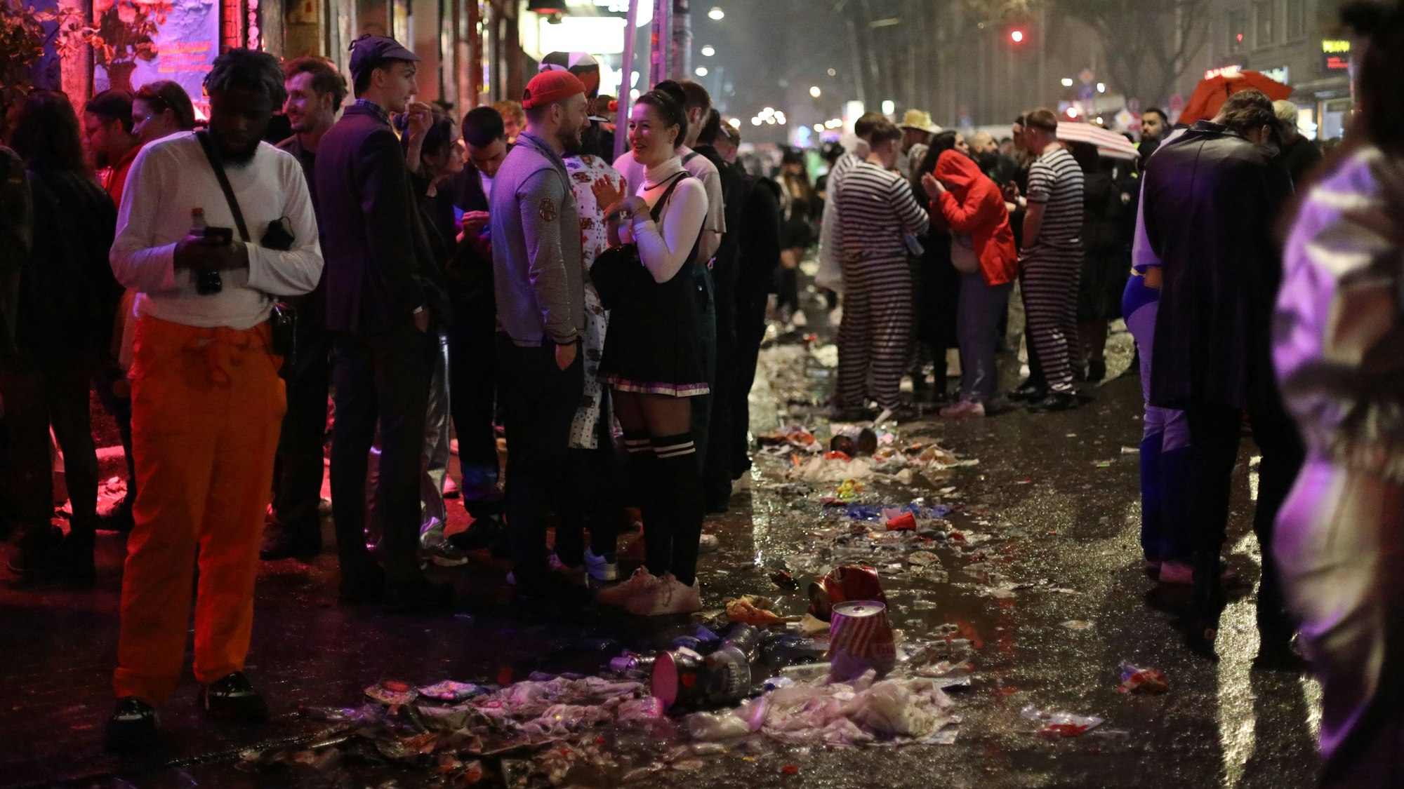 Impressionen am Abend an der Zülpicher Straße.