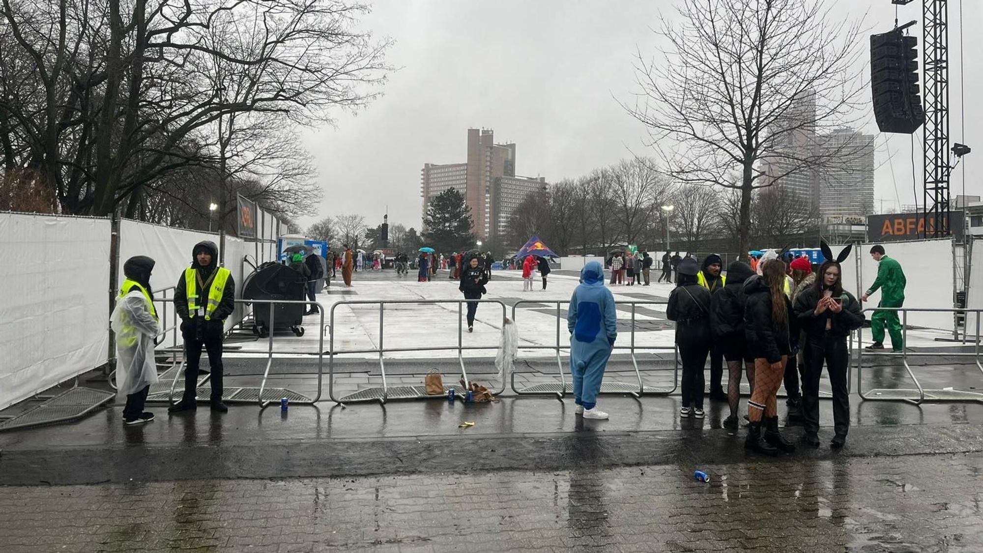 Leere Fläche an Karneval im Kölner Grüngürtel.