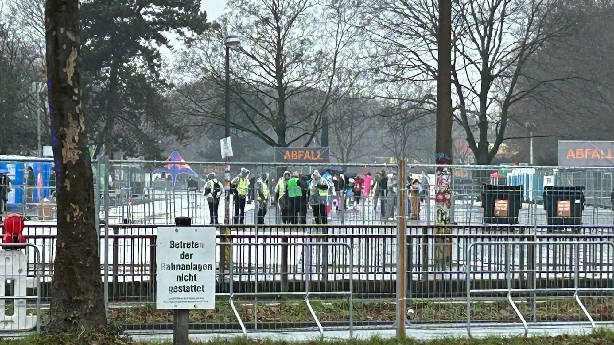 Foto eines Eingangs am Zülpicher Viertel in Köln an Weiberfastnacht.