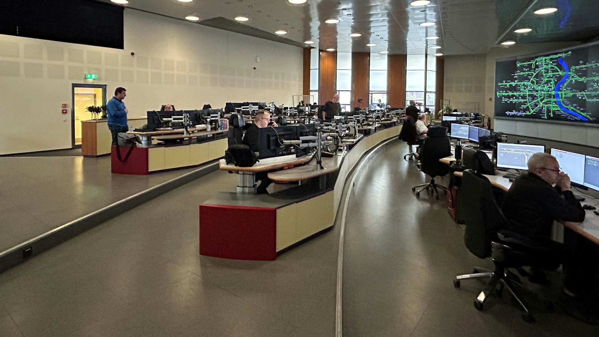 Blick in die Leitstelle der KVB.