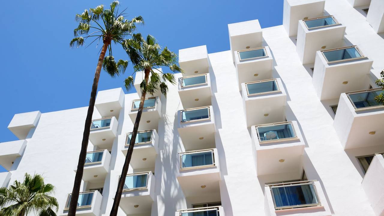 Blick auf ein Hotel auf Mallorca.