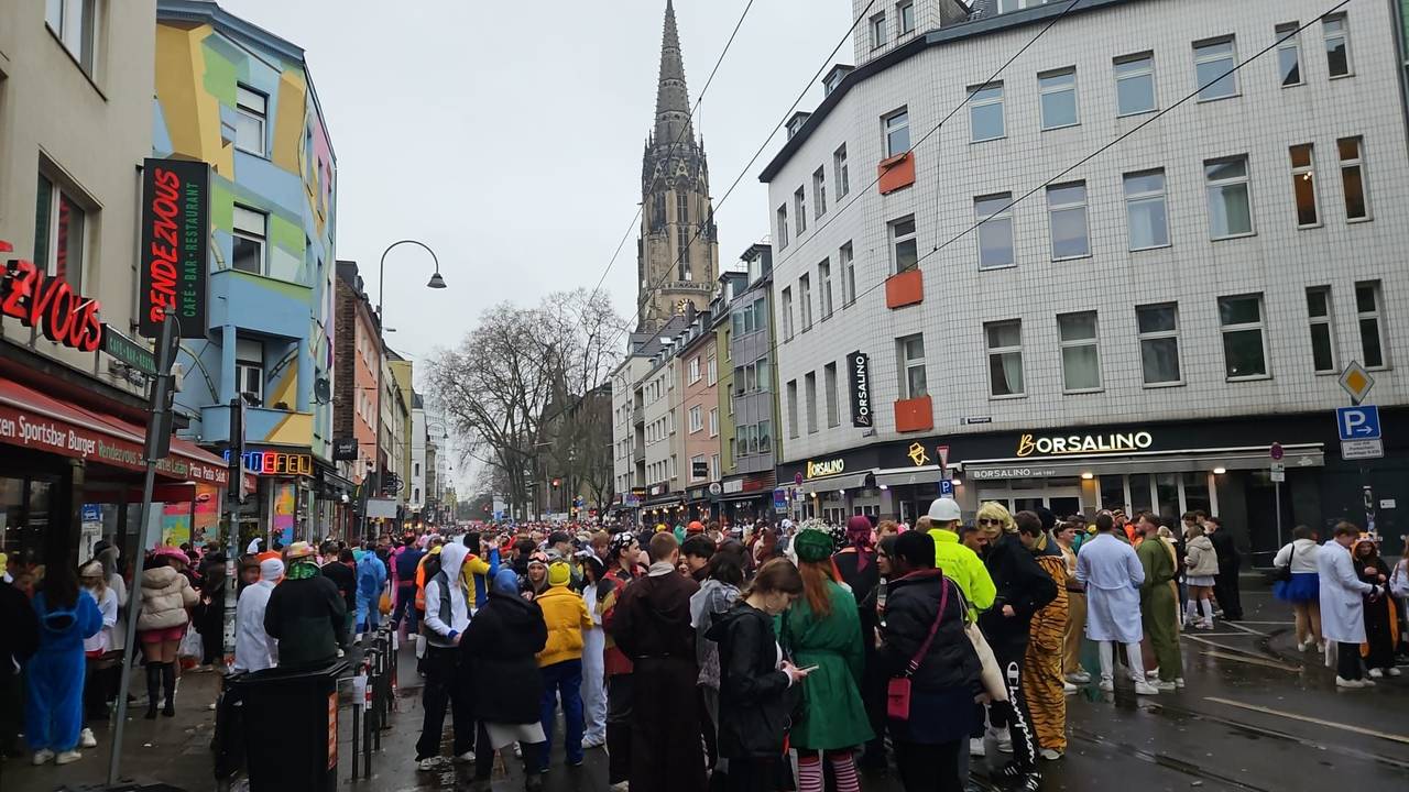 Feiernde auf der Zülpicher Straße.