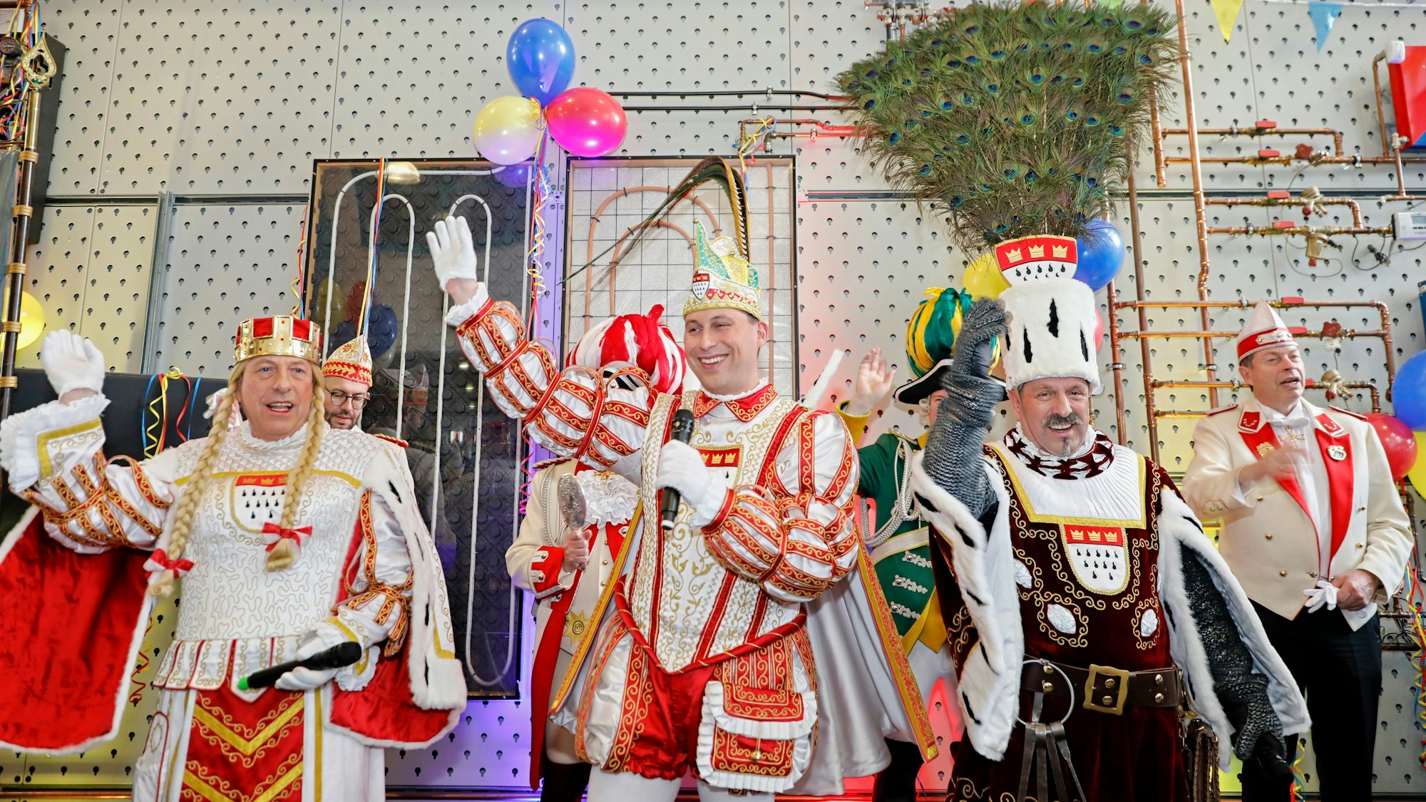 Das Kölner Dreigestirn im Ornat.