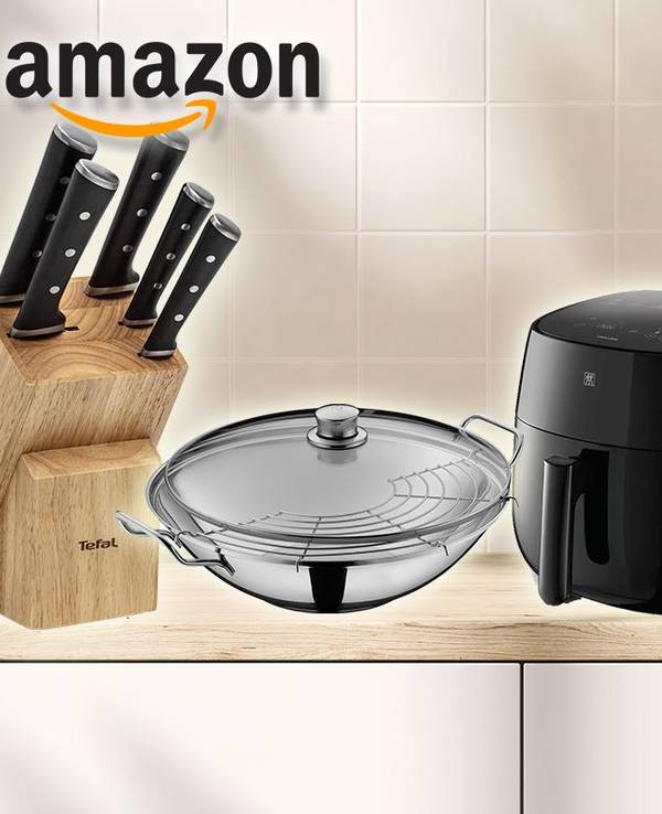Küchenprodukte wie Wokpfanne, Airfryer, Topfset und Messerblock stehen auf einer Küchenablage