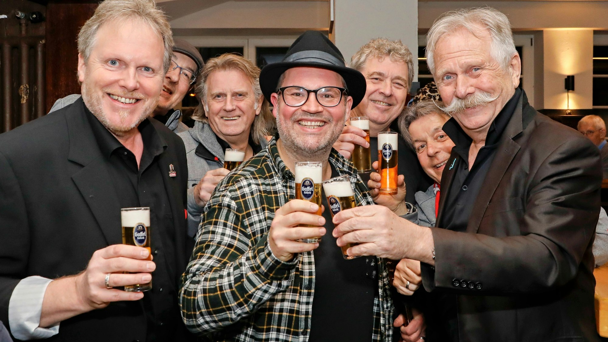 Die Kläävbotze sangen zusammen mit Henning Krautmacher für Björn Heuser.