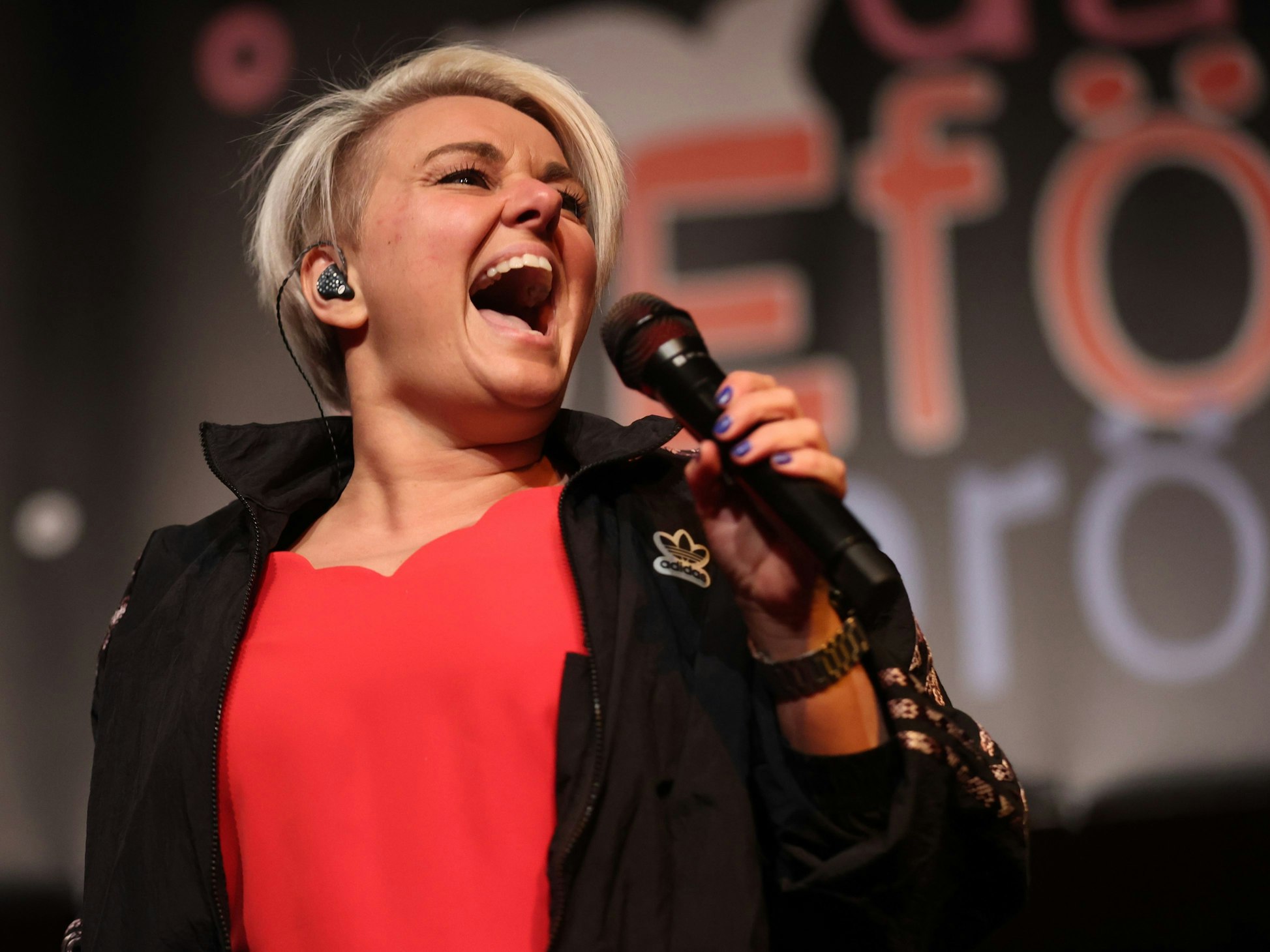 Kempes Feinest mit Sängerin Nici Kempermann.