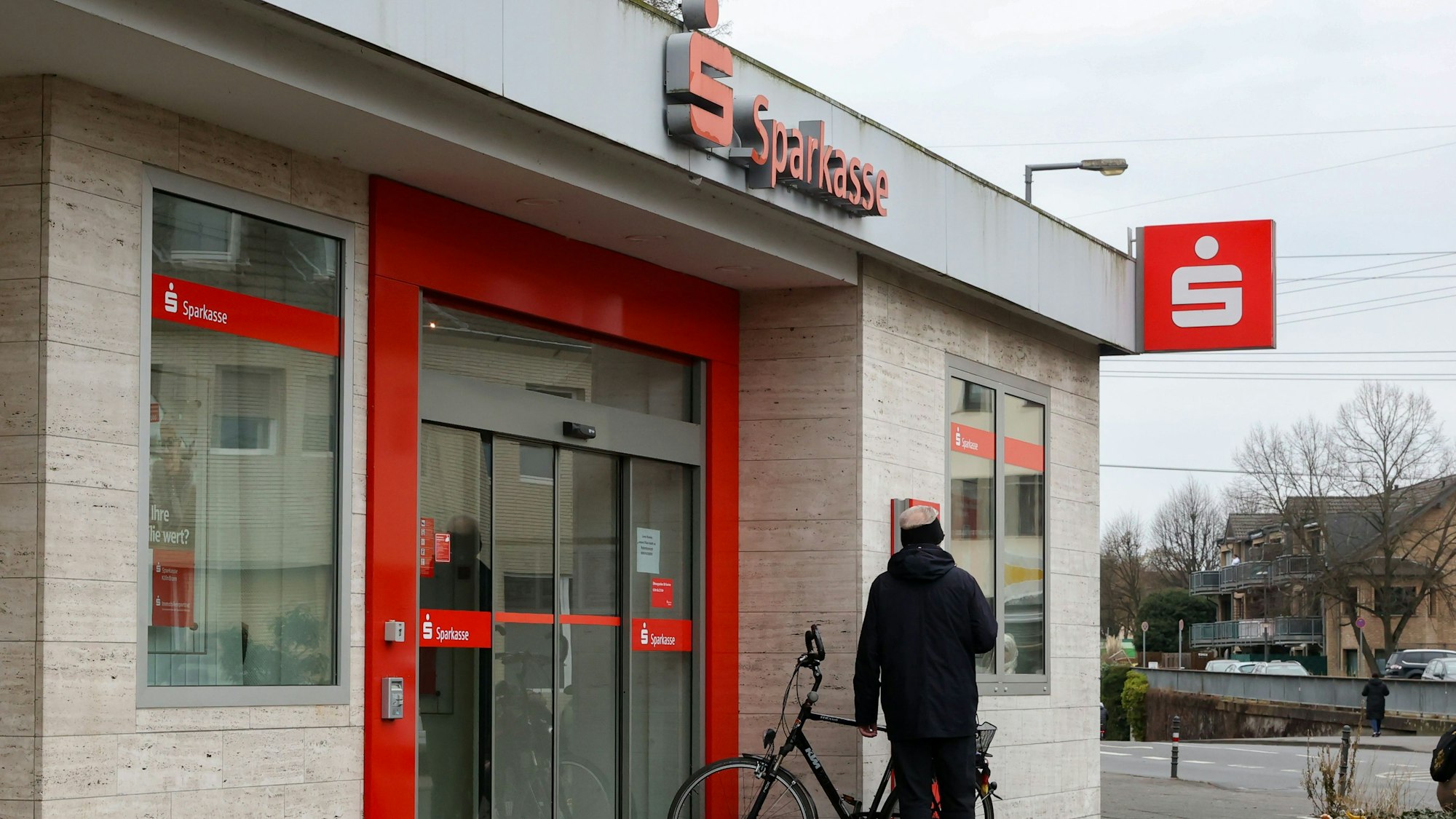 Die Sparkassen-Filiale in Köln-Höhenhaus