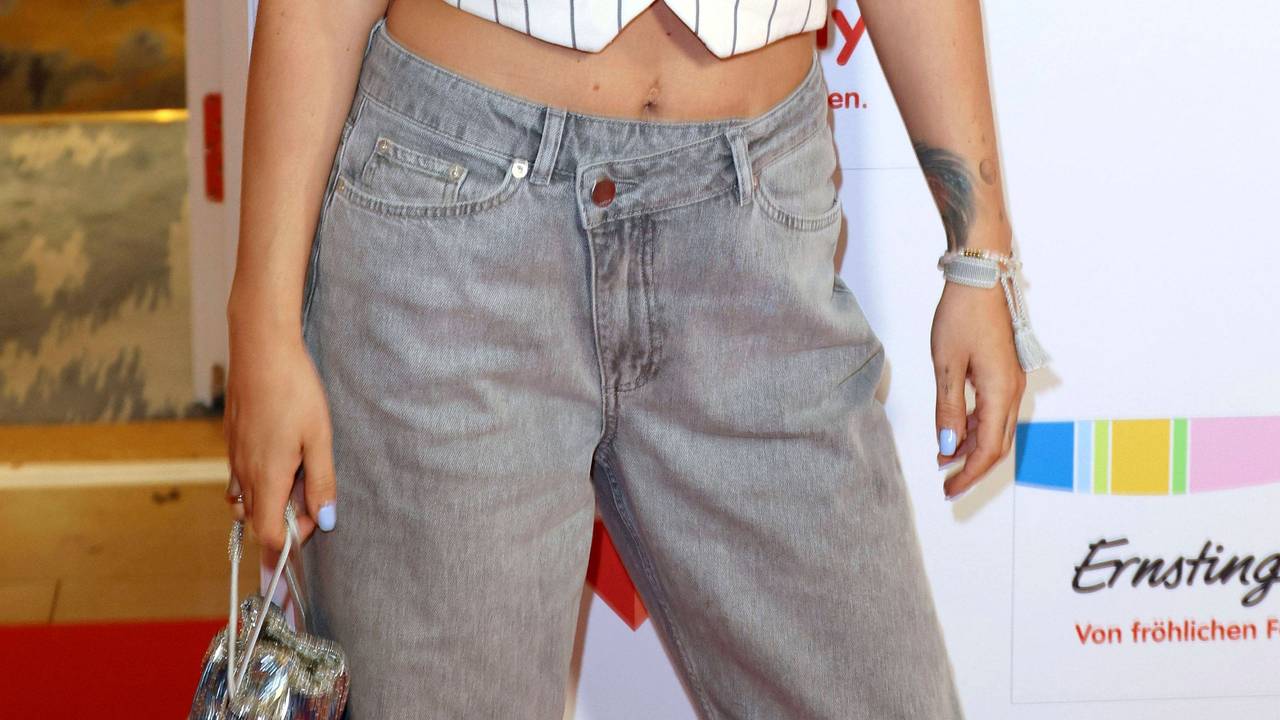 Sara Kulka im Juni 2023 bei einer Fashionshow in Hamburg.