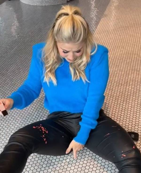 Beatrice Egli passierte ein Missgeschick, wodurch ihre Hose im Schritt riss.