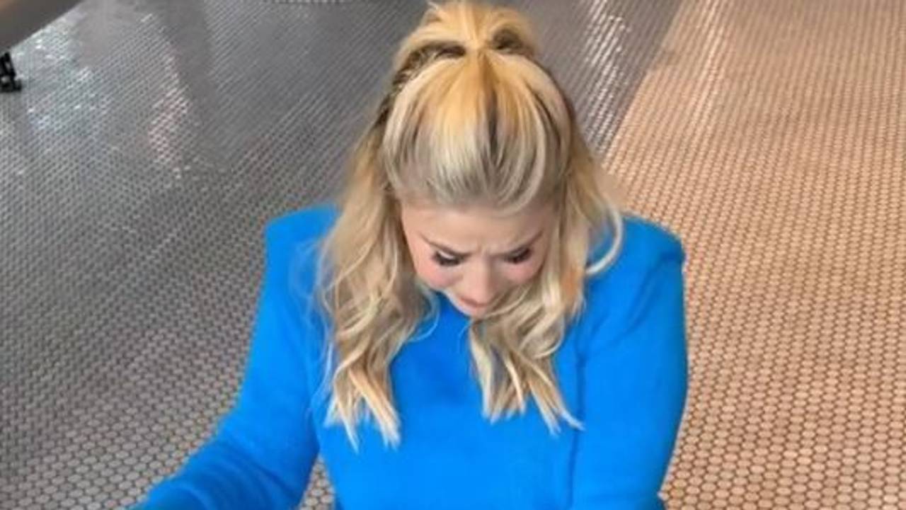 Beatrice Egli passierte ein Missgeschick, wodurch ihre Hose im Schritt riss.