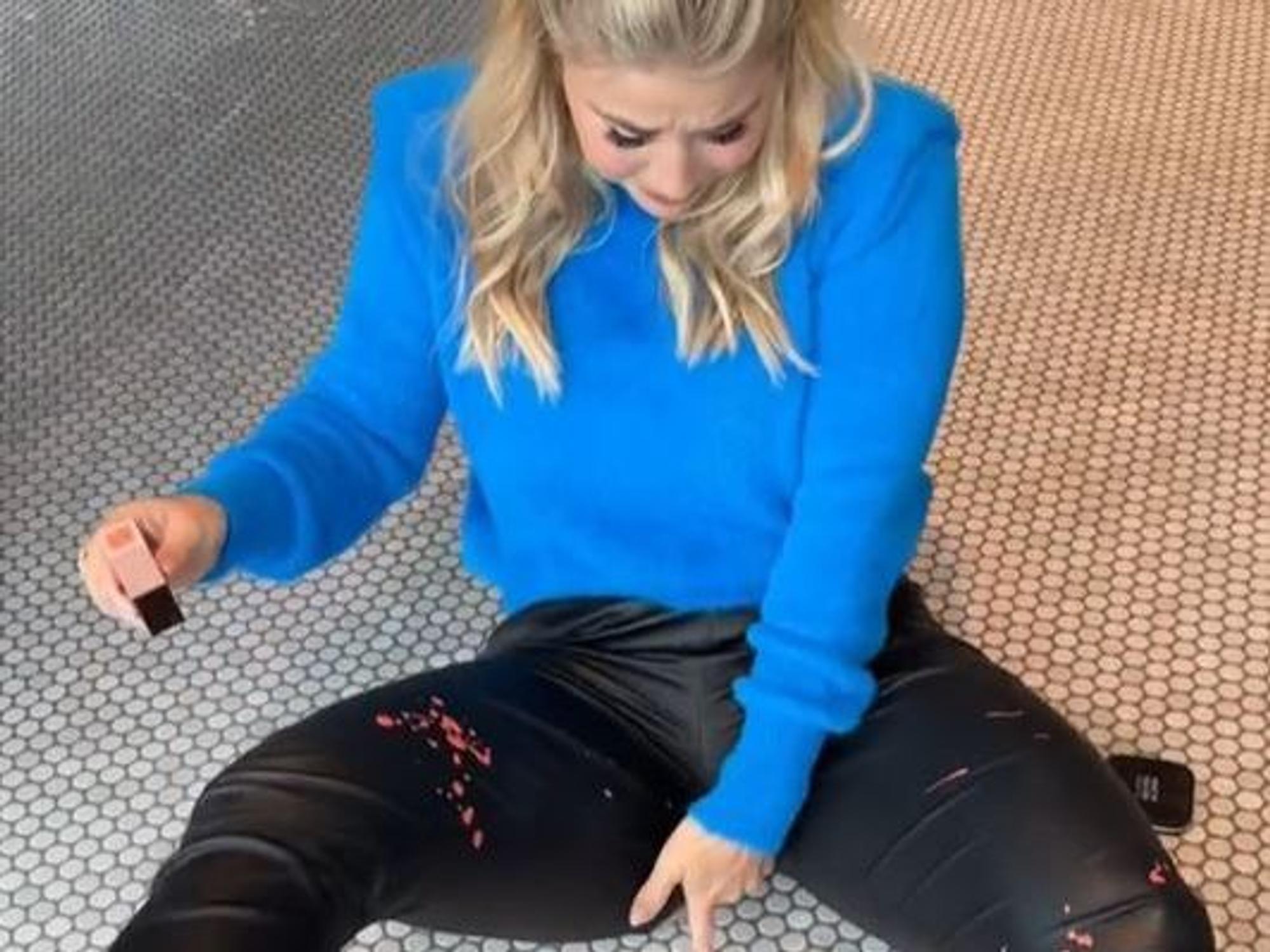 Beatrice Egli passierte ein Missgeschick, wodurch ihre Hose im Schritt riss.