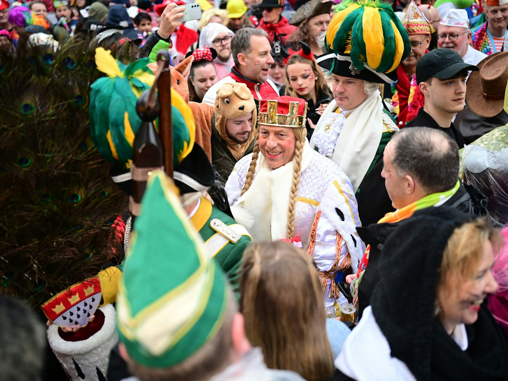 Jungfrau Frieda zwischen den Jecken.