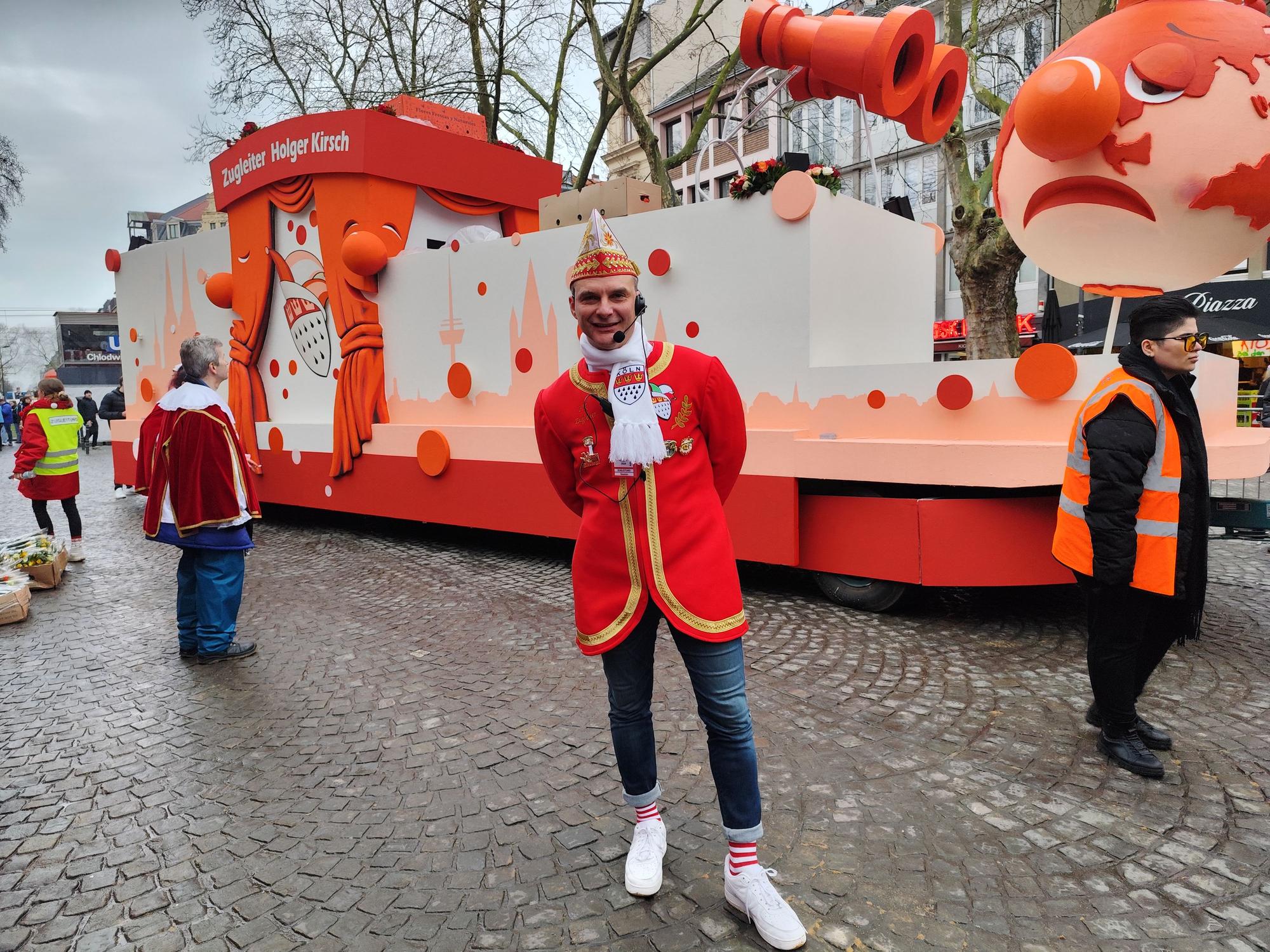 Holger Kirsch vor seinem Wagen.