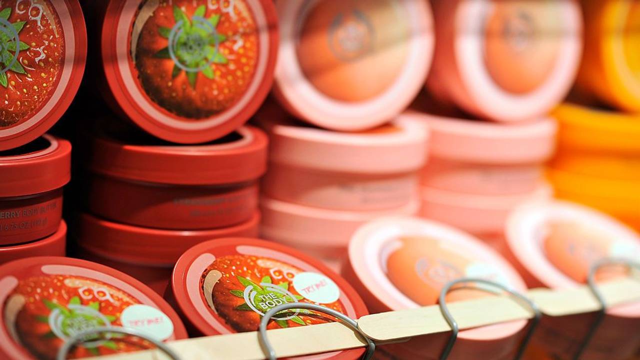 Blick auf verschiedene Produkte in einer Filiale von The Body Shop in London (Archivbild 2012): Der Kosmetikhändler hat auch für seinen Ableger in Deutschland Insolvenz angemeldet.