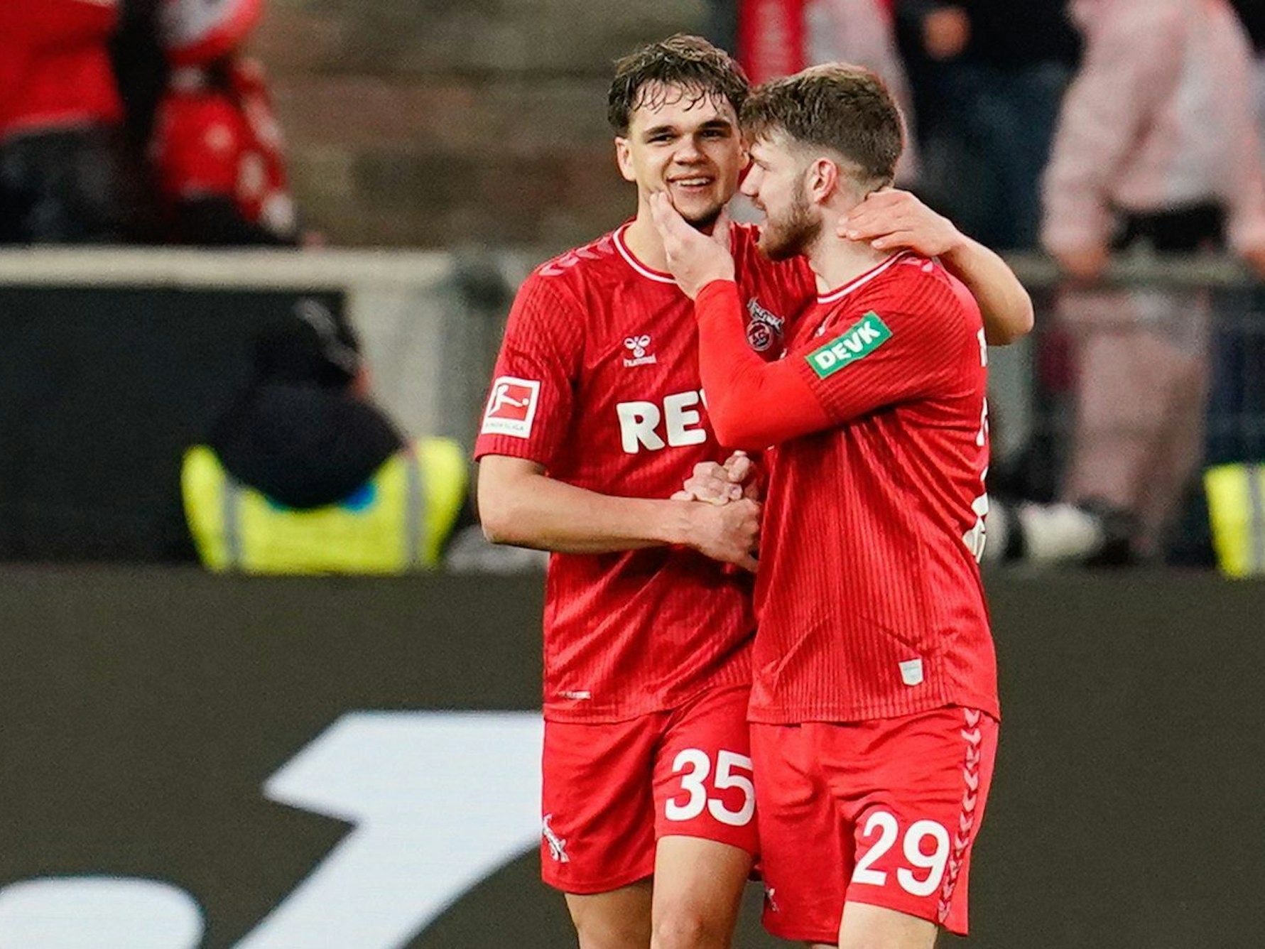 Jan Thielmann gratuliert Max Finkgräfe.