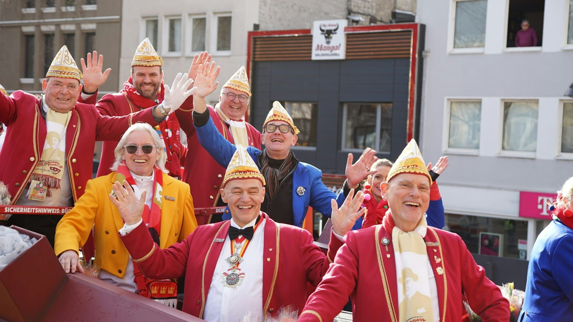 Der Wagen der Willi-Ostermann-Gesellschaft beim Zoch in Köln.