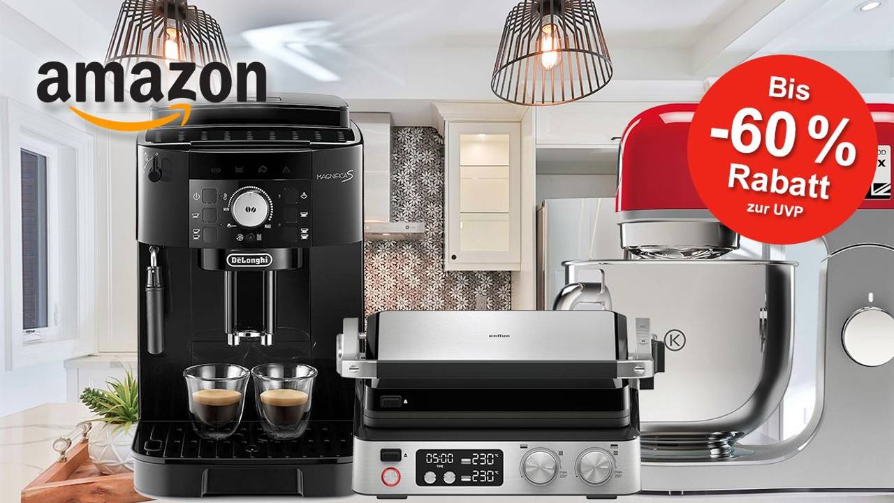 Kaffeemaschine, Kenwood Küchenmaschine und Braun Multigrill sind vor einem Küchenhintergrund angeordnet