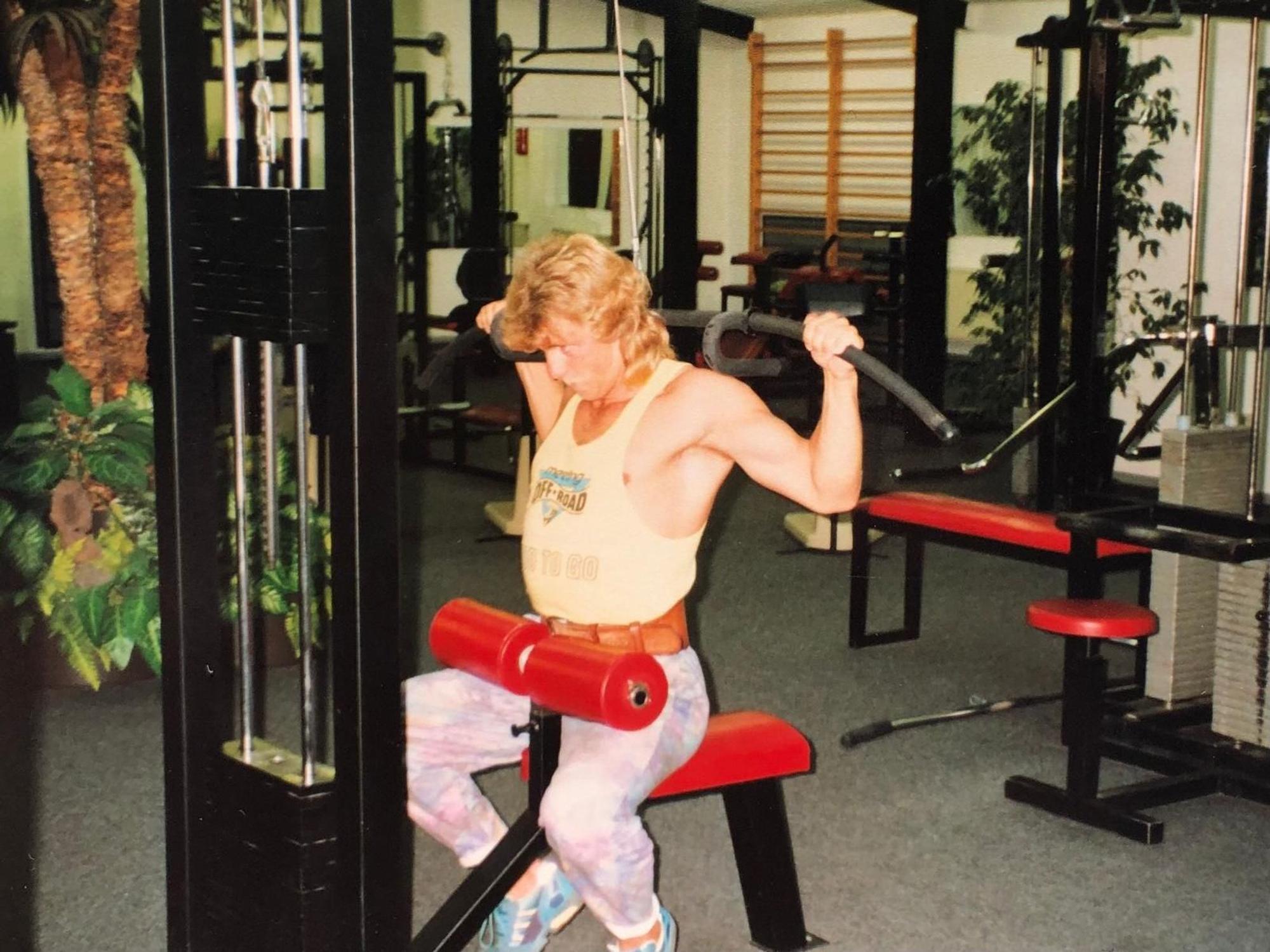 Jürgen Milski in jungen Jahren im Fitnessstudio.