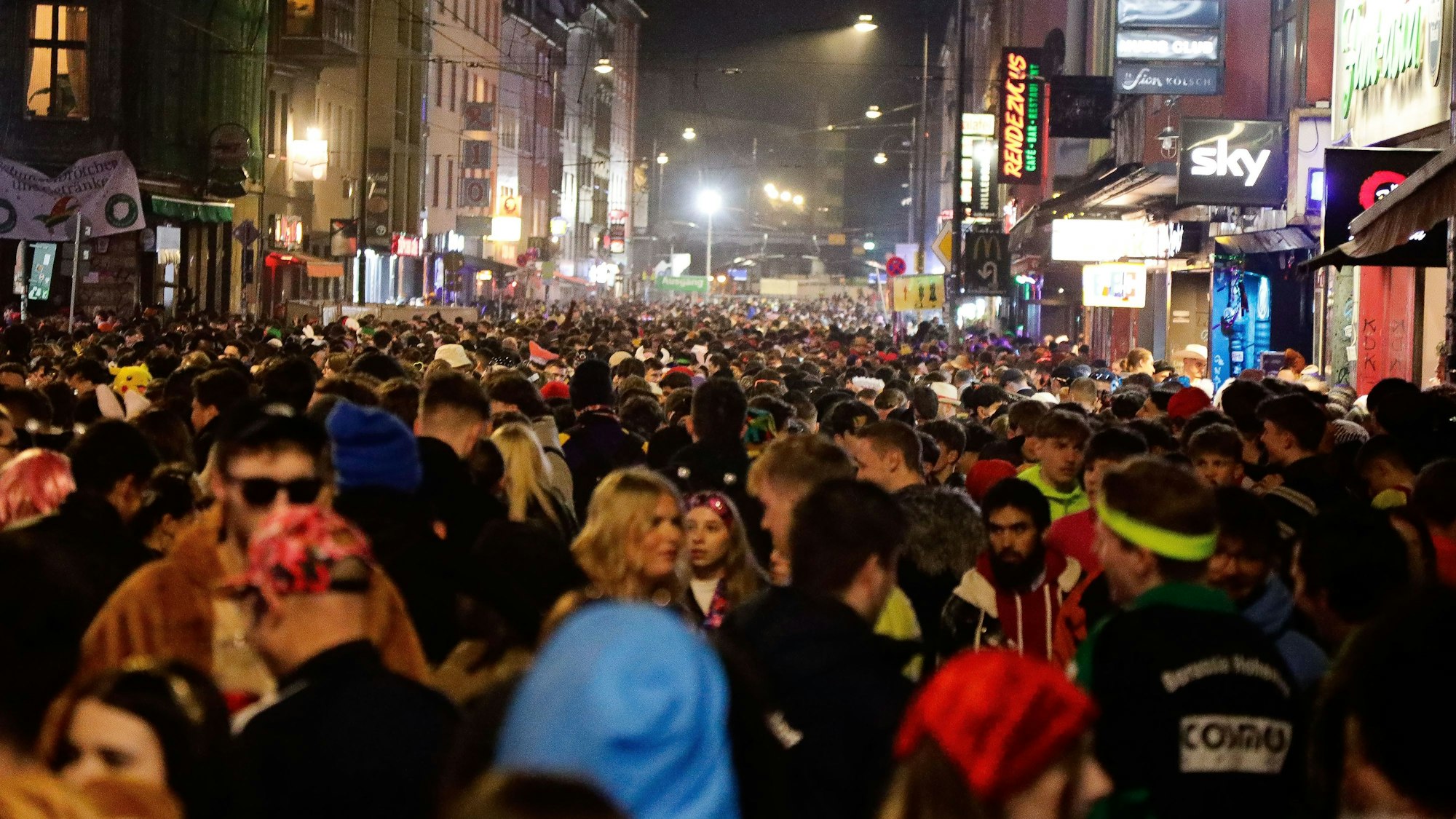 Rosenmontag, Situation an der Zülpicher Straße.