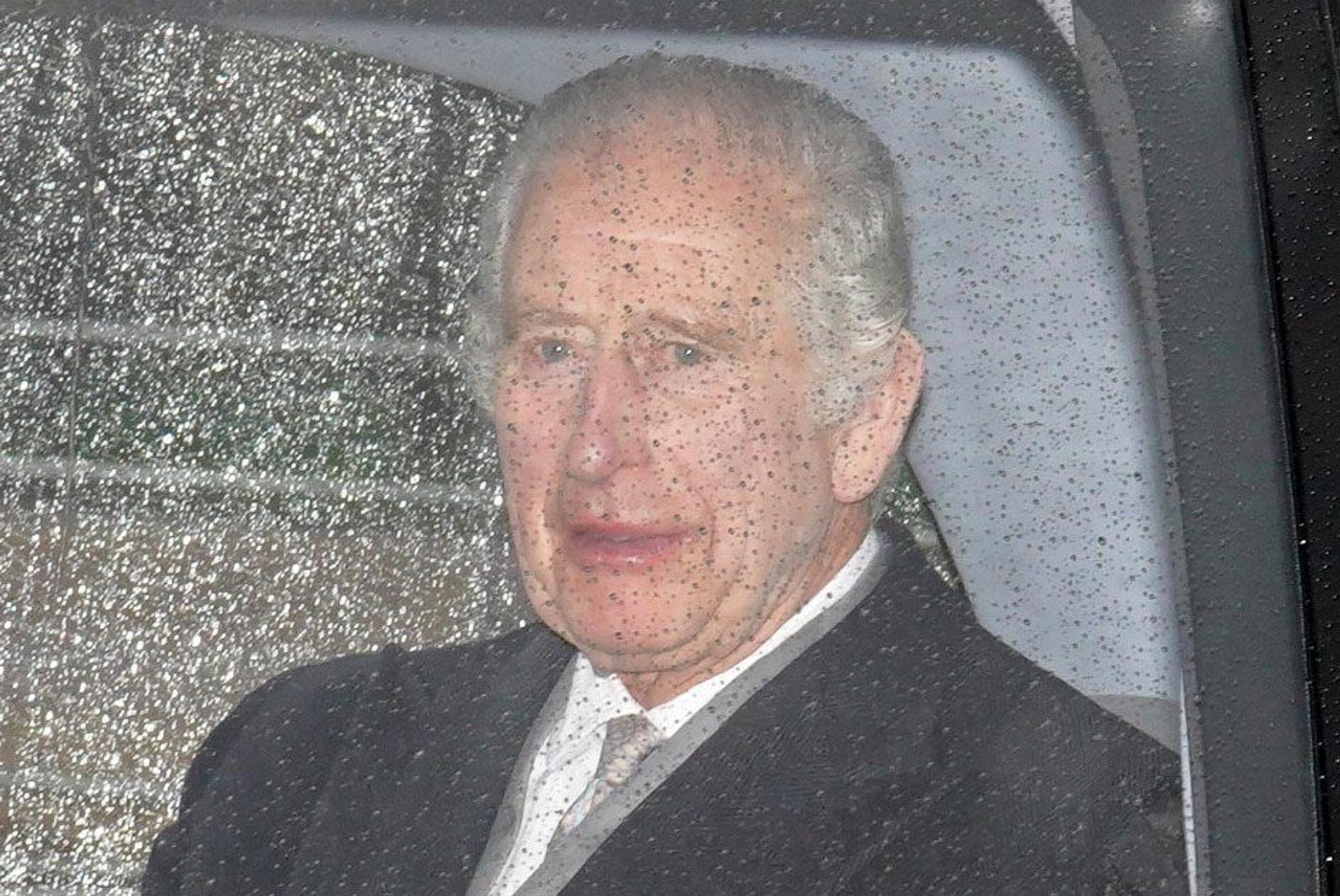König Charles III. von Großbritannien kehrt nach Bekanntgabe seiner Krebsdiagnose ins Clarence House zurück, nachdem er eine Woche in Sandringham in Norfolk verbracht hat.