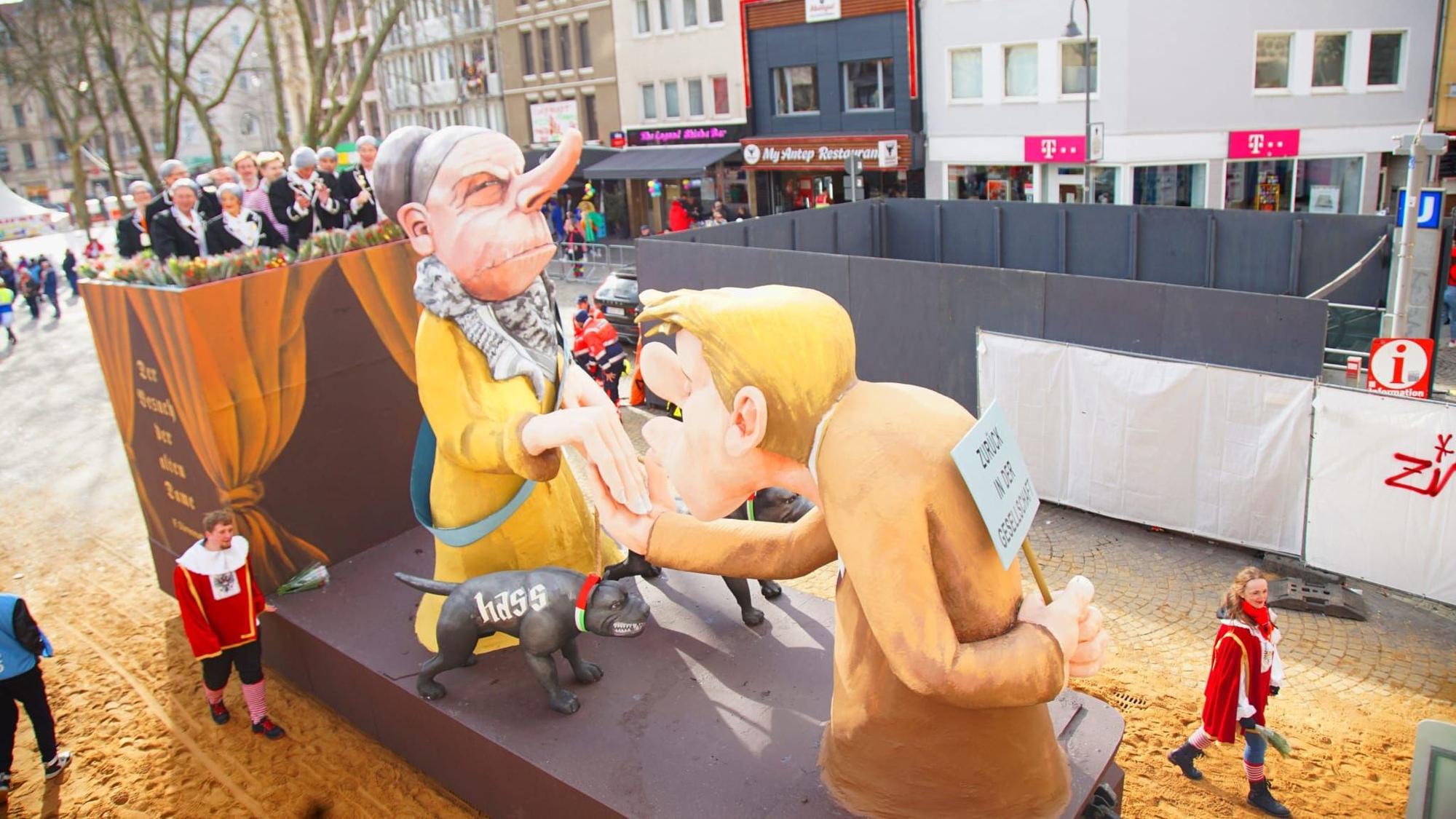 Motivwagen im Rosenmontagszug.