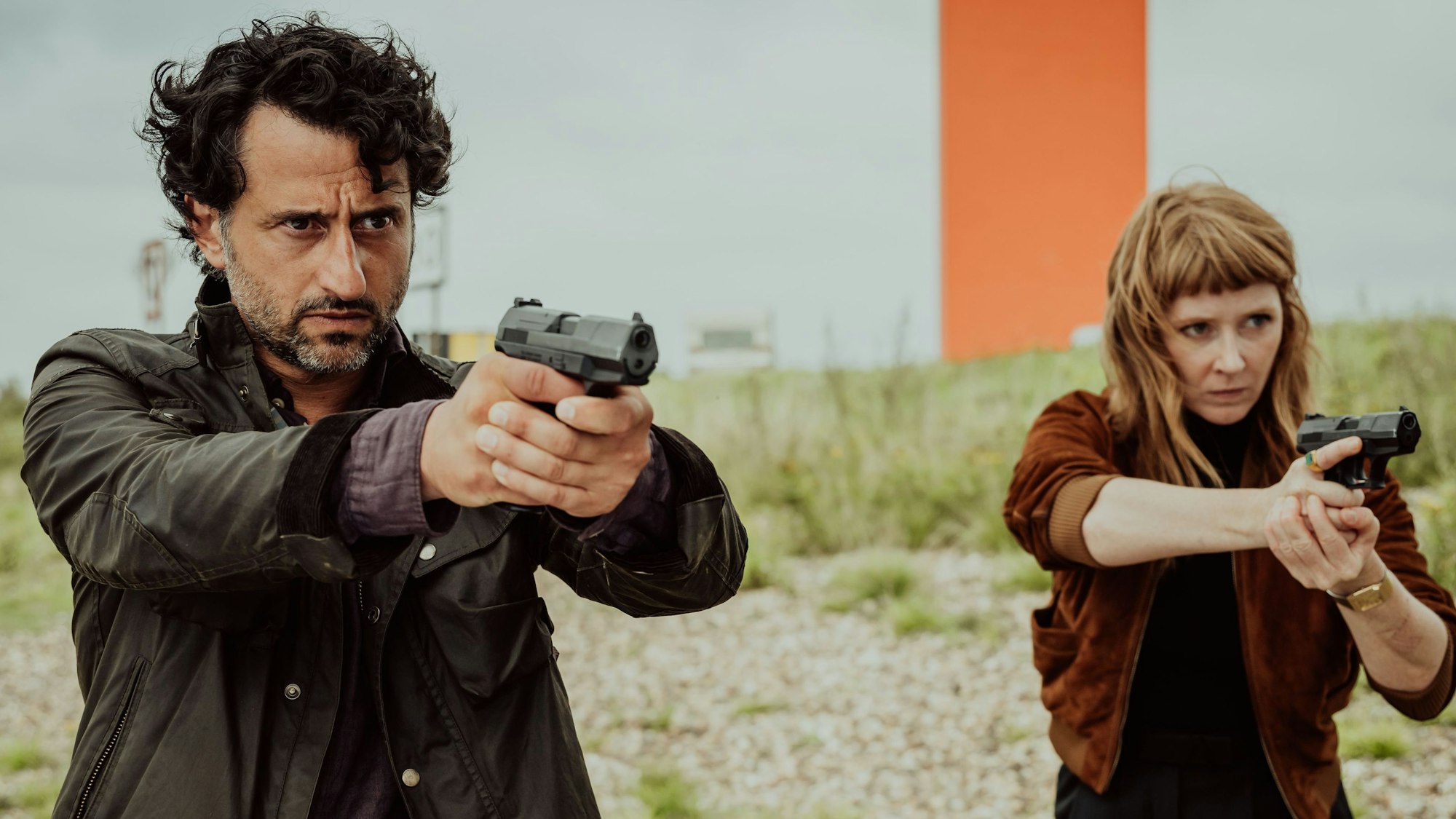 Die Neue und der Bulle: Simone Lambertz (Sarah Bauerett) und Oliver Dierks (Serkan Kaya, r.)