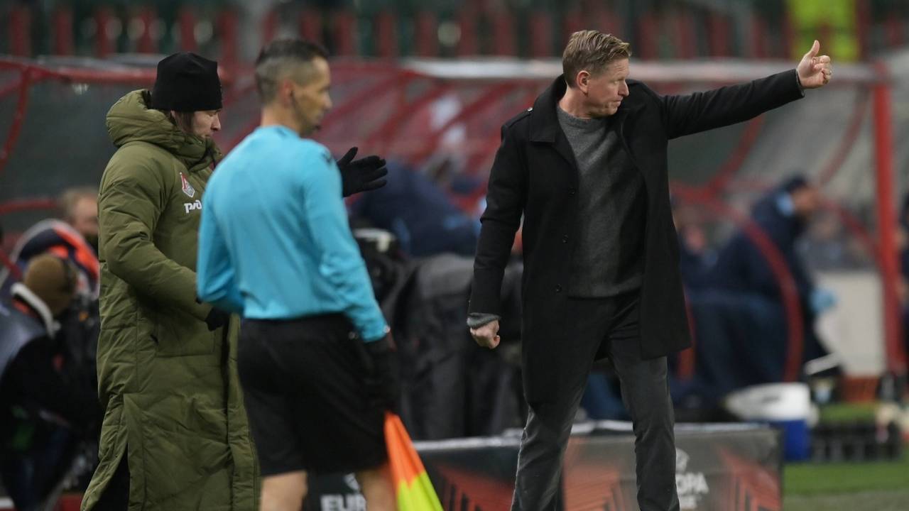 Markus Gisdol gestikuliert.