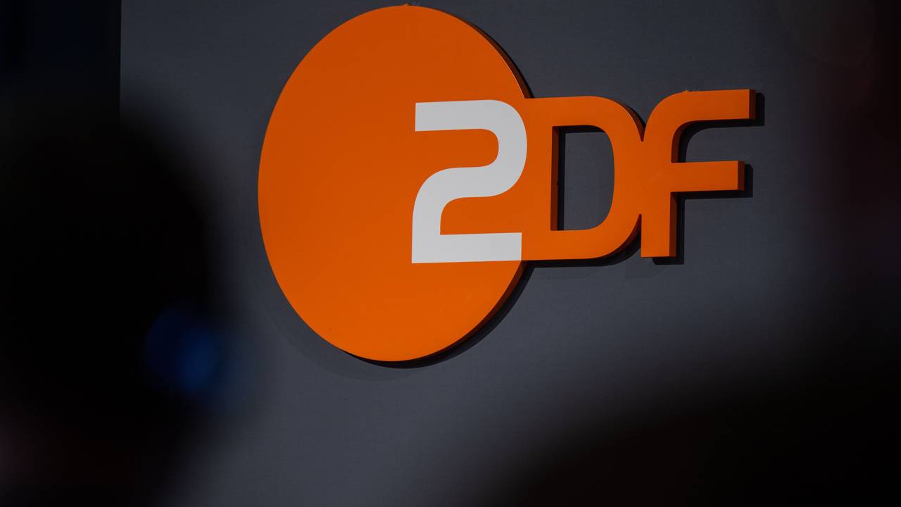 Das Logo der öffentlich-rechtlichen Rundfunkanstalt Zweites Deutsches Fernsehen (ZDF), aufgenommen bei der Digital-Konferenz „Republica“.