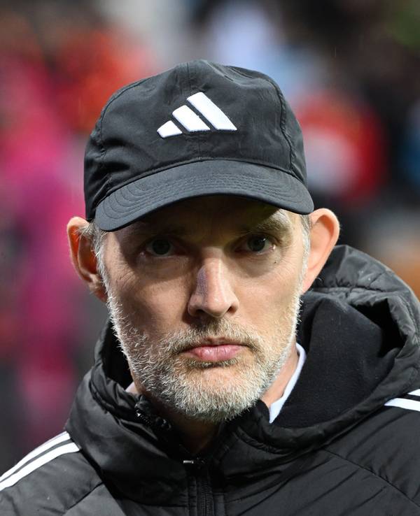 Bayern Münchens Trainer Thomas Tuchel vor der Partie des FC Bayern bei Bayer Leverkusen im Stadion.