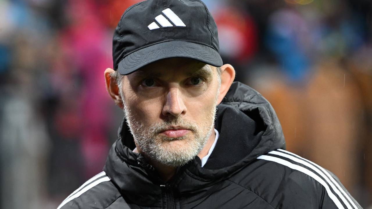 Bayern Münchens Trainer Thomas Tuchel vor der Partie des FC Bayern bei Bayer Leverkusen im Stadion.