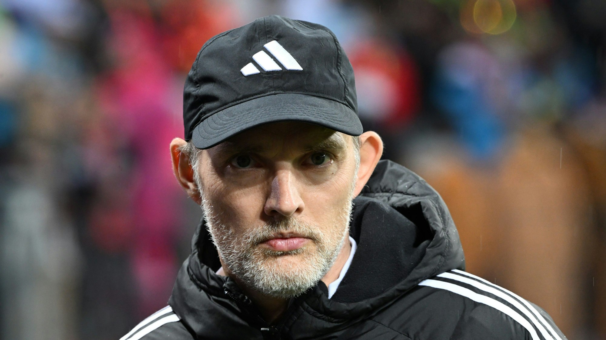 Bayern Münchens Trainer Thomas Tuchel vor der Partie des FC Bayern bei Bayer Leverkusen im Stadion.