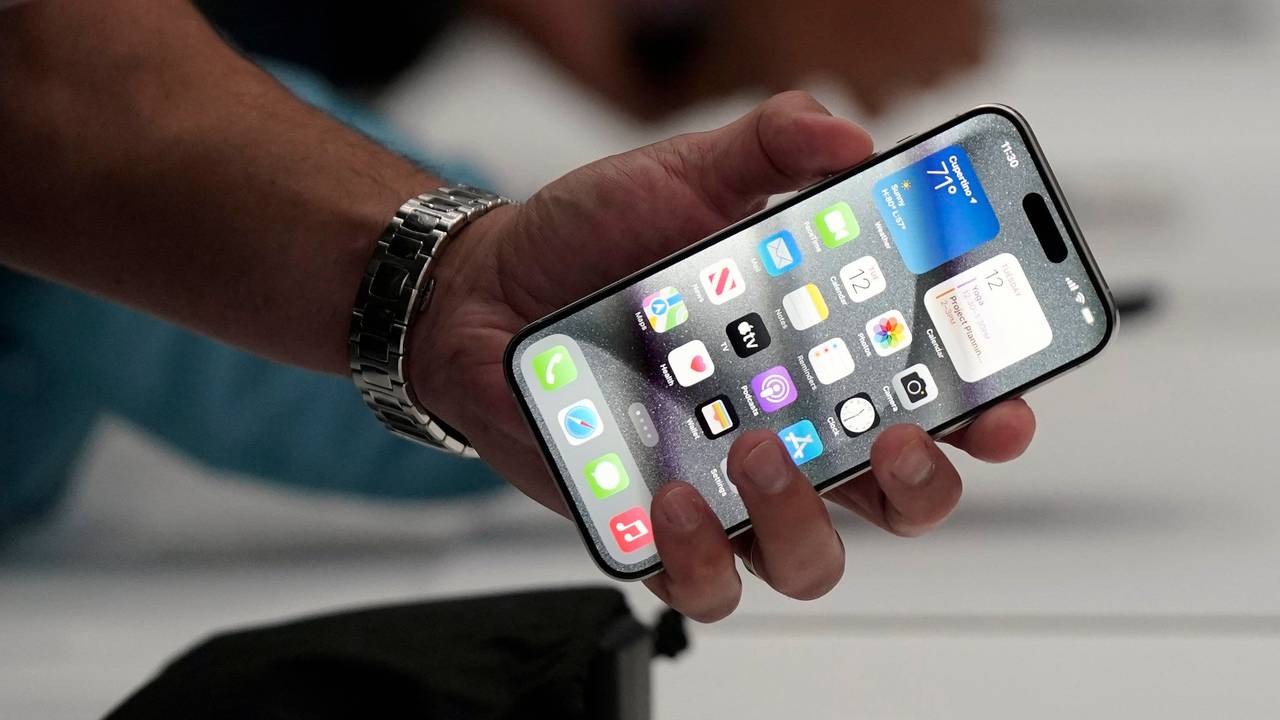 Das iPhone 15 Pro bei seiner Vorstellung im September 2023 in Cupertino (Kalifornien).