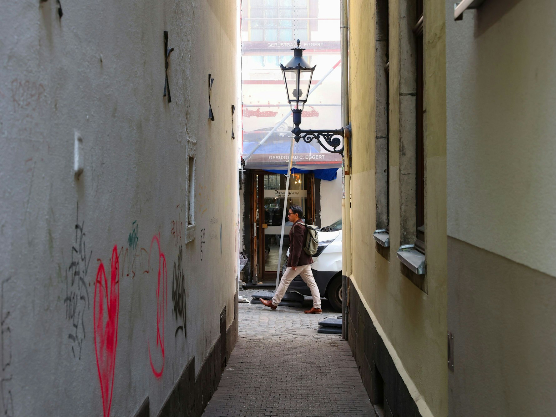 Ein Blick durch die Tipsgasse in Köln.