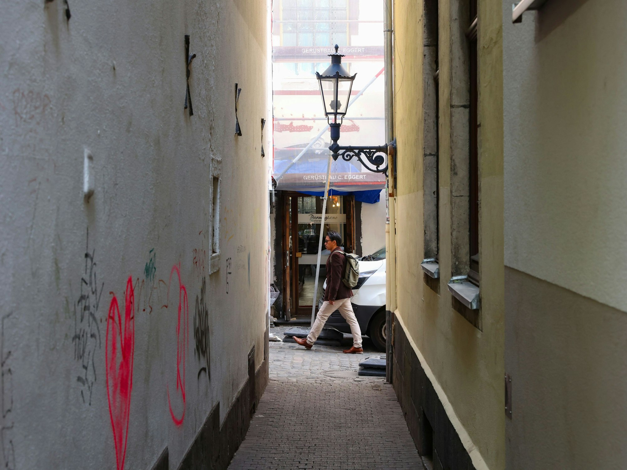 Ein Blick durch die Tipsgasse in Köln.
