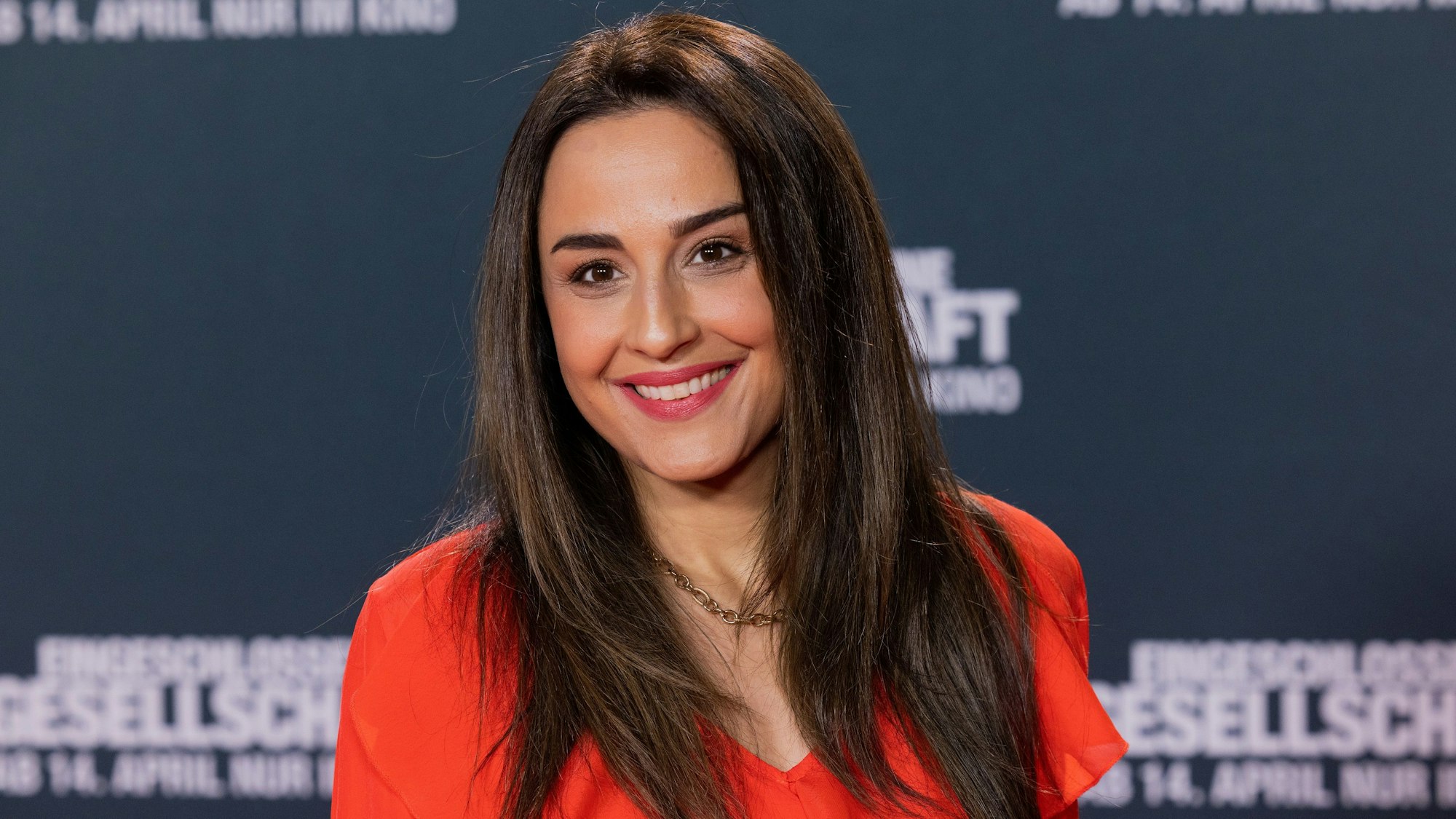 Moderatorin Nina Moghaddam (hier 2022 in Köln) ist nun im WDR zu sehen.