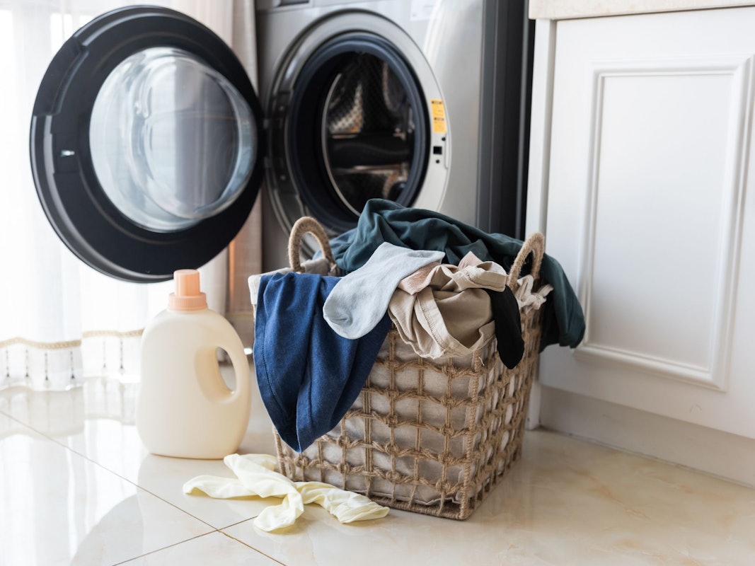 Waschmaschine mit Wäsche