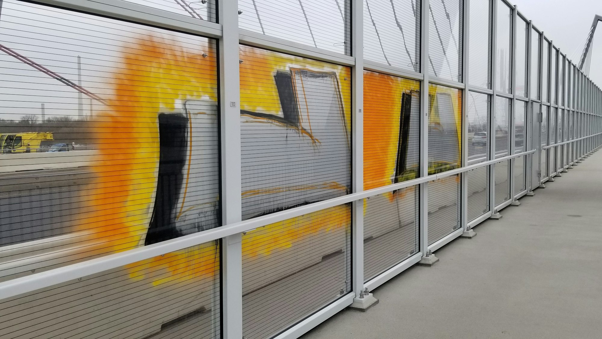 Ein Graffiti auf der Leverkusener Brücke