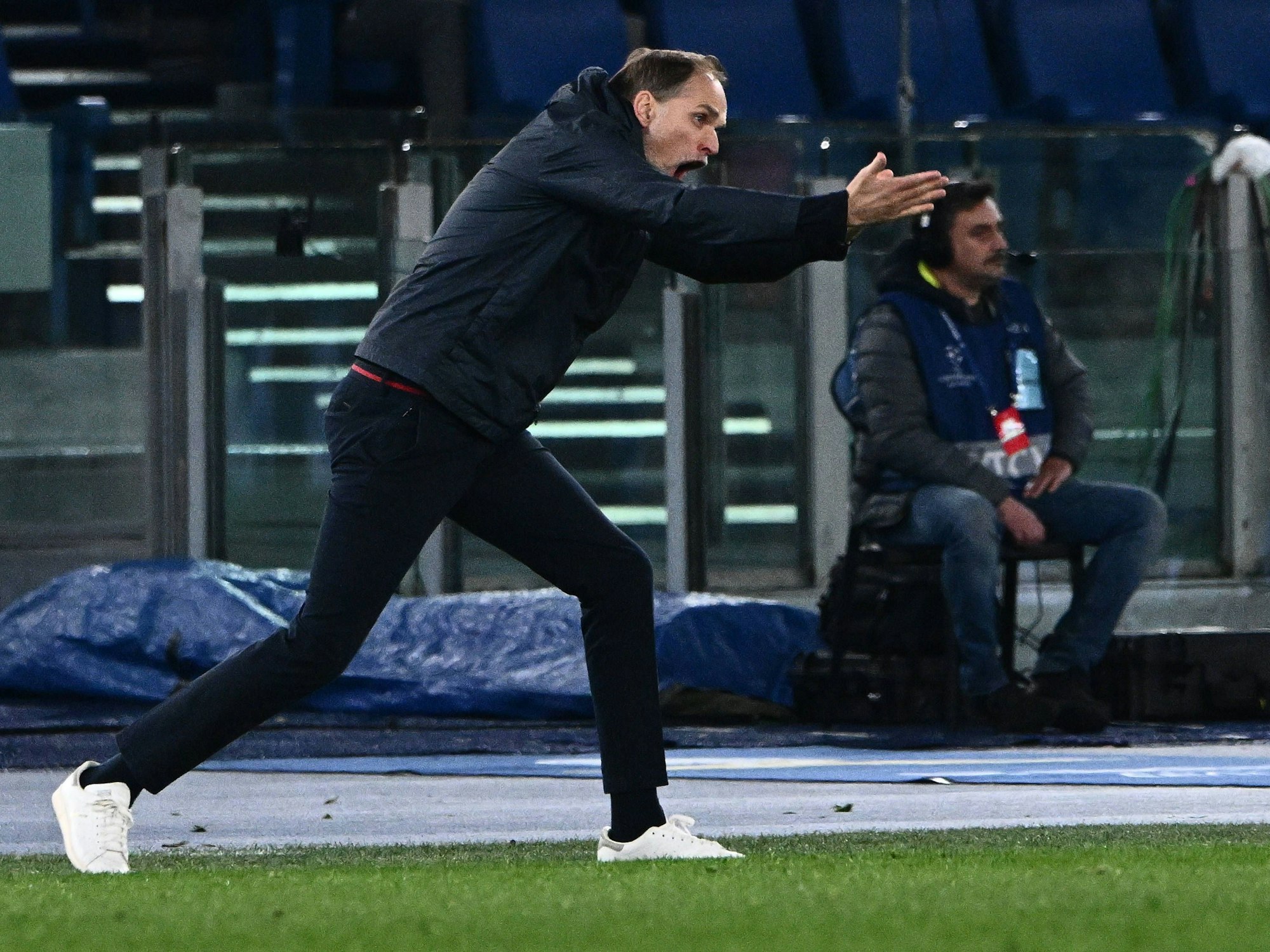 Thomas Tuchel schreit die Bayern-Spieler an.
