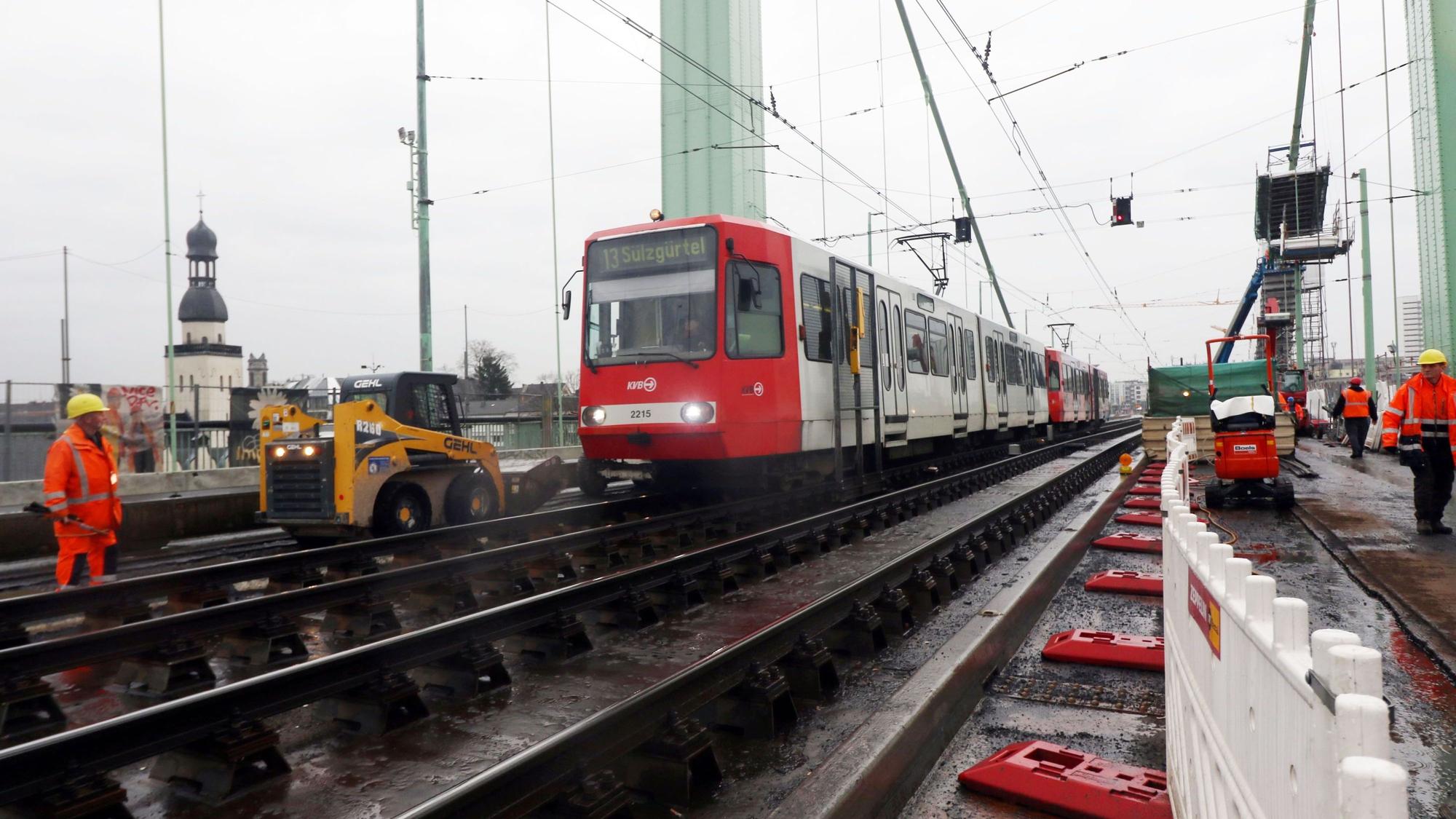 Sanierungsarbeiten auf der Mülheimer Brücke