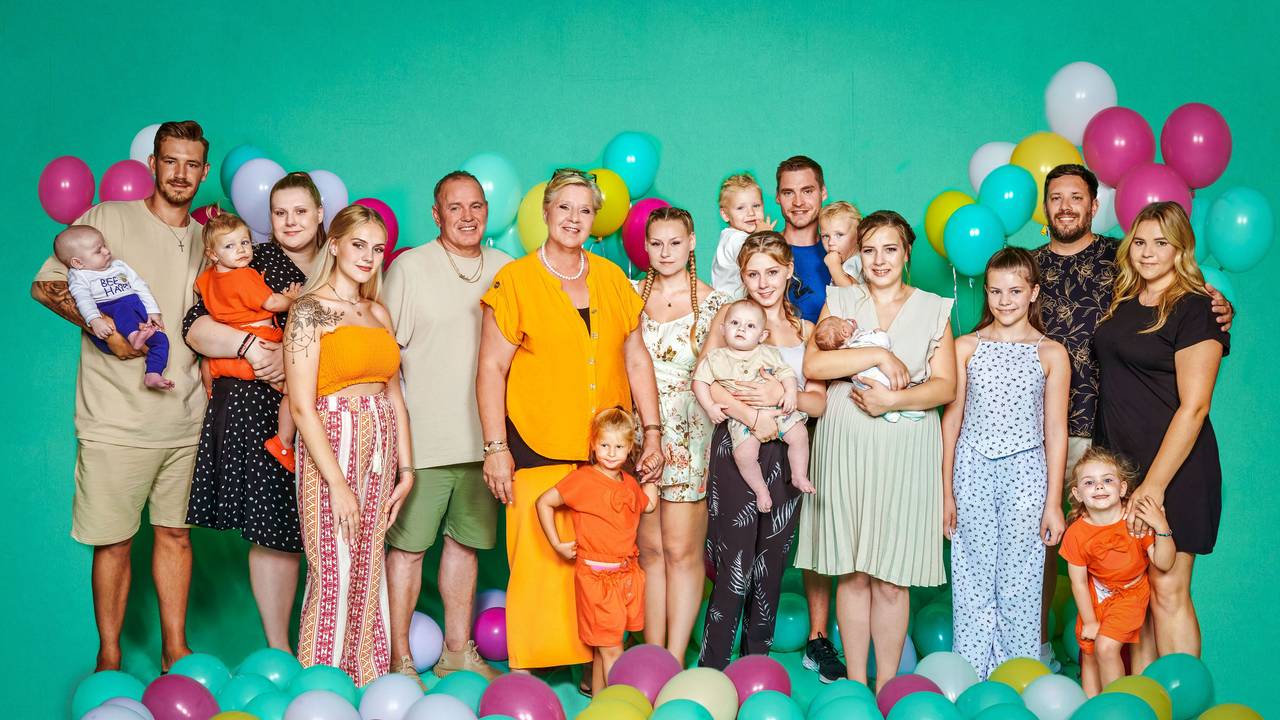 v.li.: Baby Linus, Tim, Lavinia mit Haylie Emilia, Estefania, Harald, Silvia, Cataleya, Sarah-Jane, Loredana mit Aurelio, Peter mit Zwillingen, Sarafina mit Baby, Celina-Sophie, Flo, Sylvana mit Anastasia