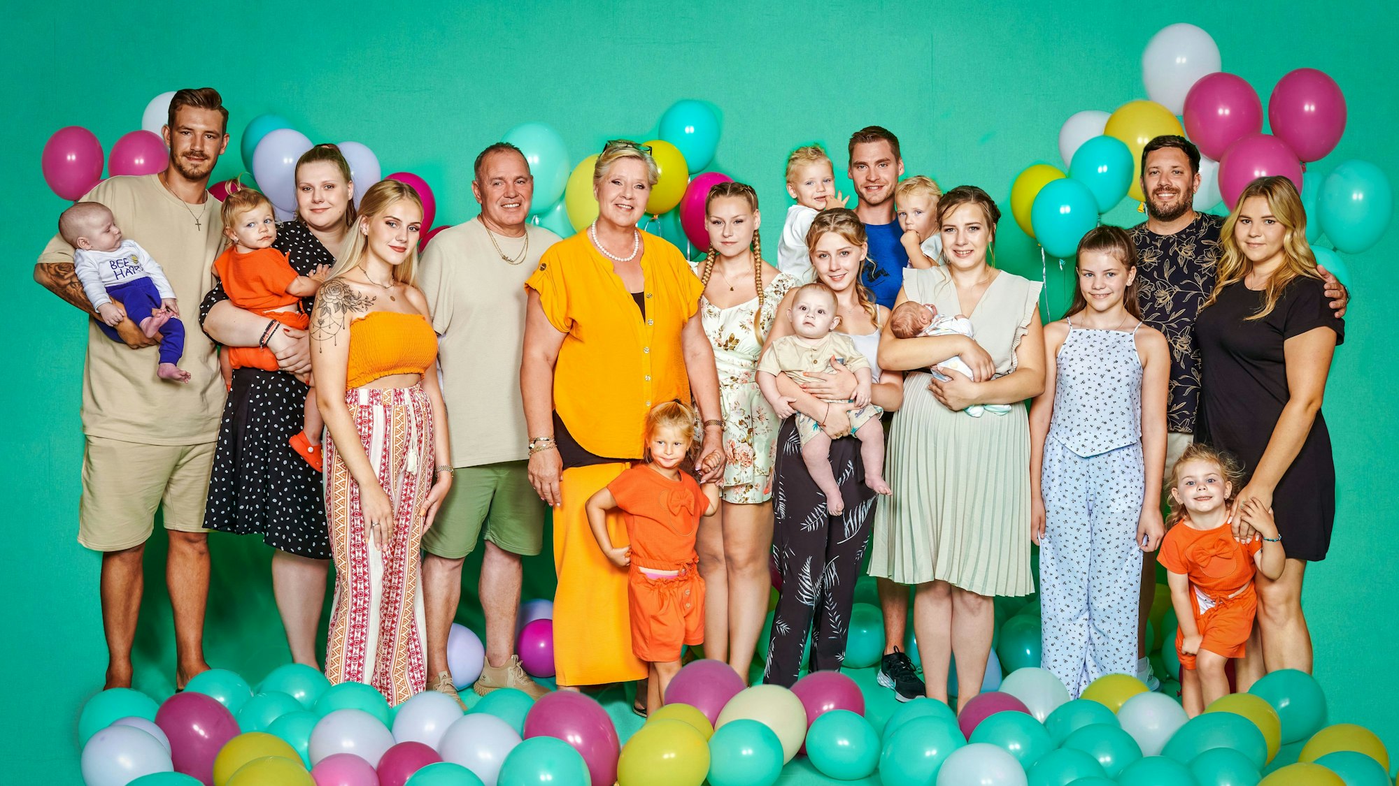 v.li.: Baby Linus, Tim, Lavinia mit Haylie Emilia, Estefania, Harald, Silvia, Cataleya, Sarah-Jane, Loredana mit Aurelio, Peter mit Zwillingen, Sarafina mit Baby, Celina-Sophie, Flo, Sylvana mit Anastasia