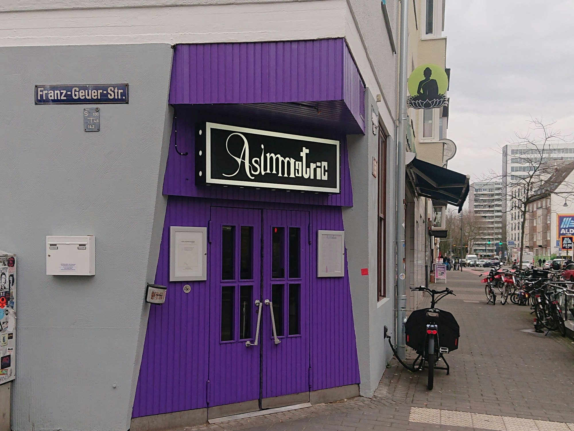 Asimmetric in Köln