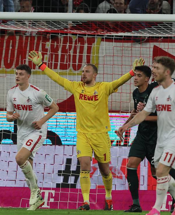 Marvin Schwäbe im Spiel gegen Werder Bremen.