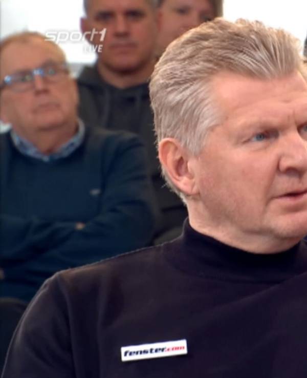 Stefan Effenberg sitzt im „Doppelpass“ auf Sport1.