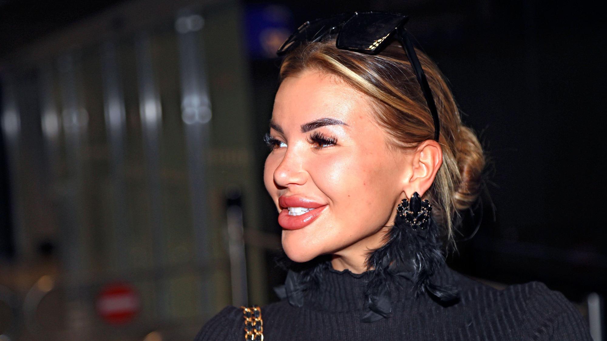 Kim Virginia bei der Rückkehr der Dschungelcamp-Kandidaten der RTL Reality-TV-Show „Ich bin ein Star - holt mich hier raus“ aus Australien auf dem Flughafen Frankfurt am Main.