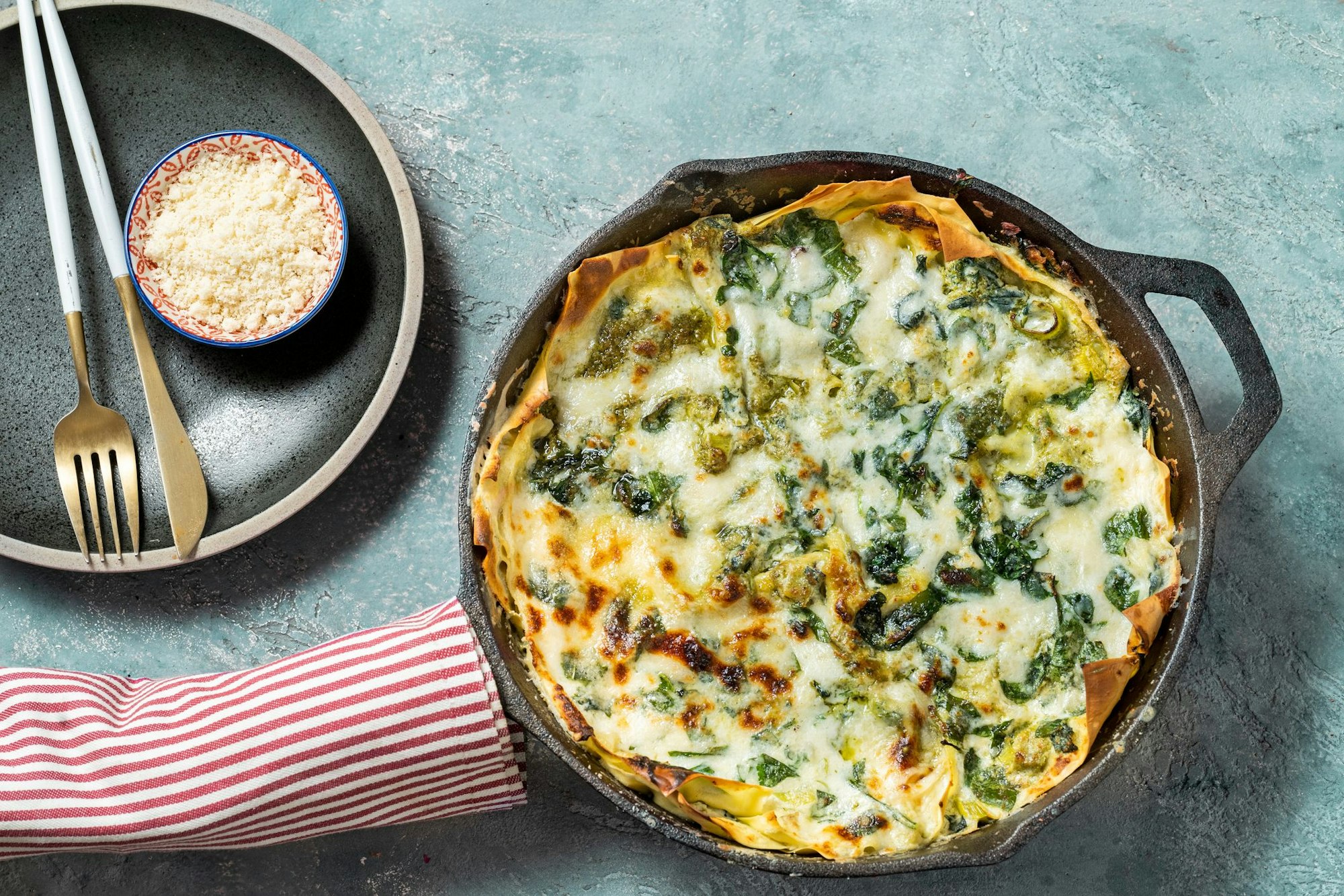 Bild von einer Spinatlasagne in einer Auflaufform